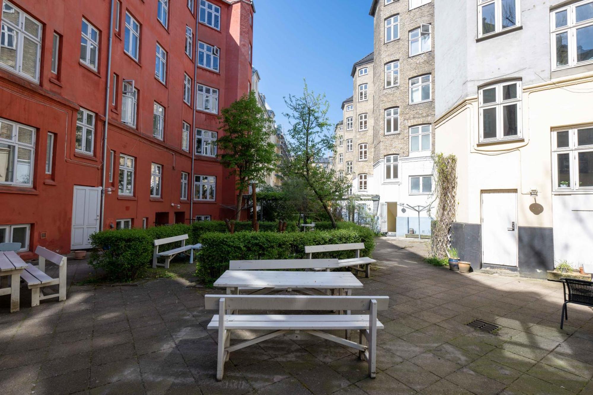 Lovely In Vibrant Area Of Appartement *