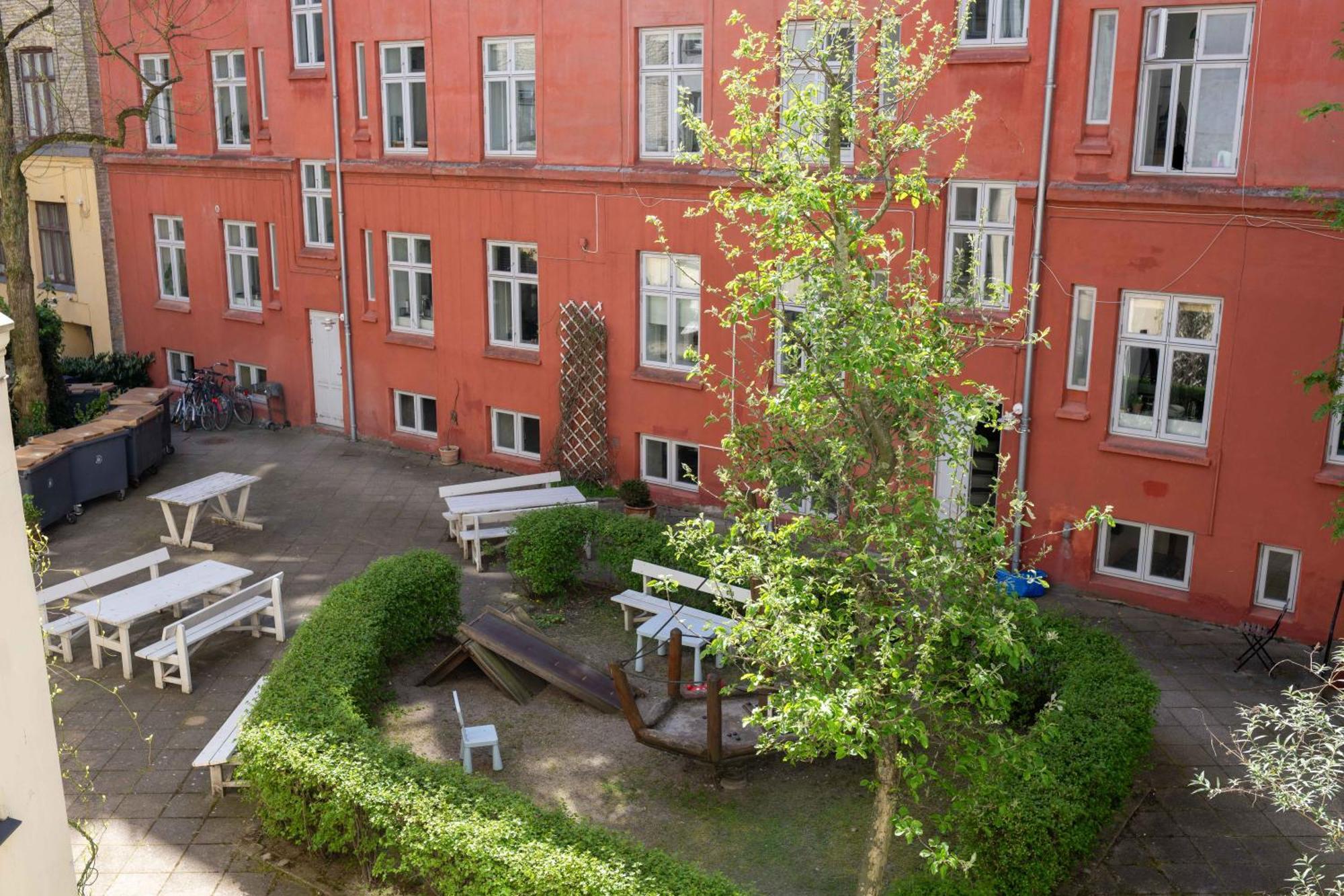 Appartement Lovely In Vibrant Area Of