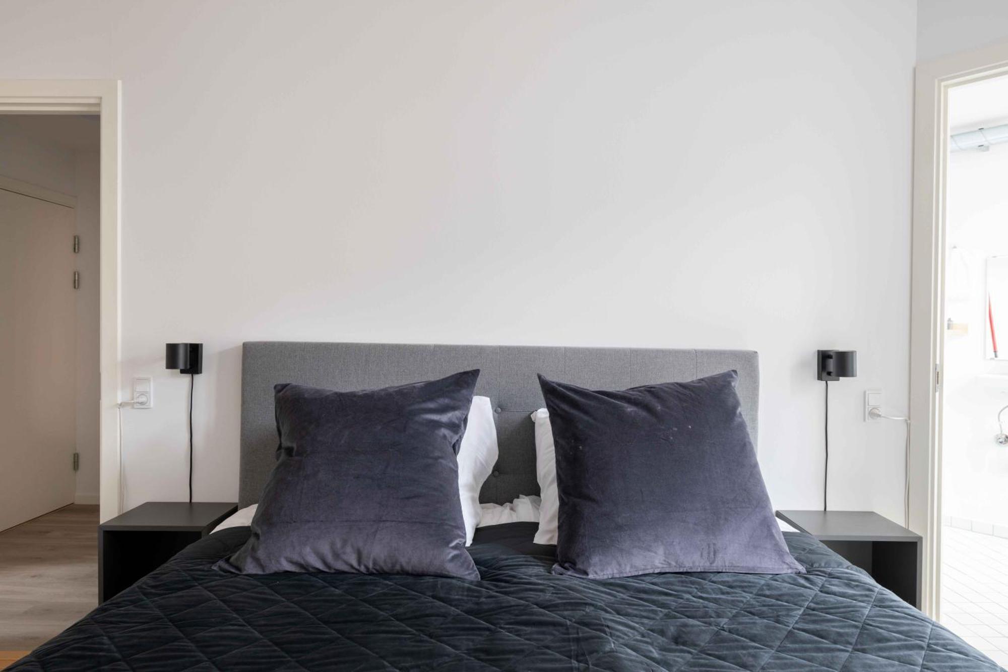 Lovely In Vibrant Area Of Appartement *